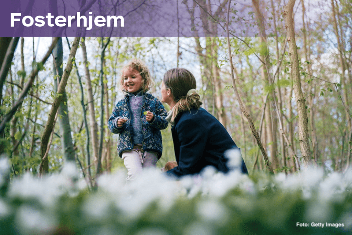 jente og dame i skogen