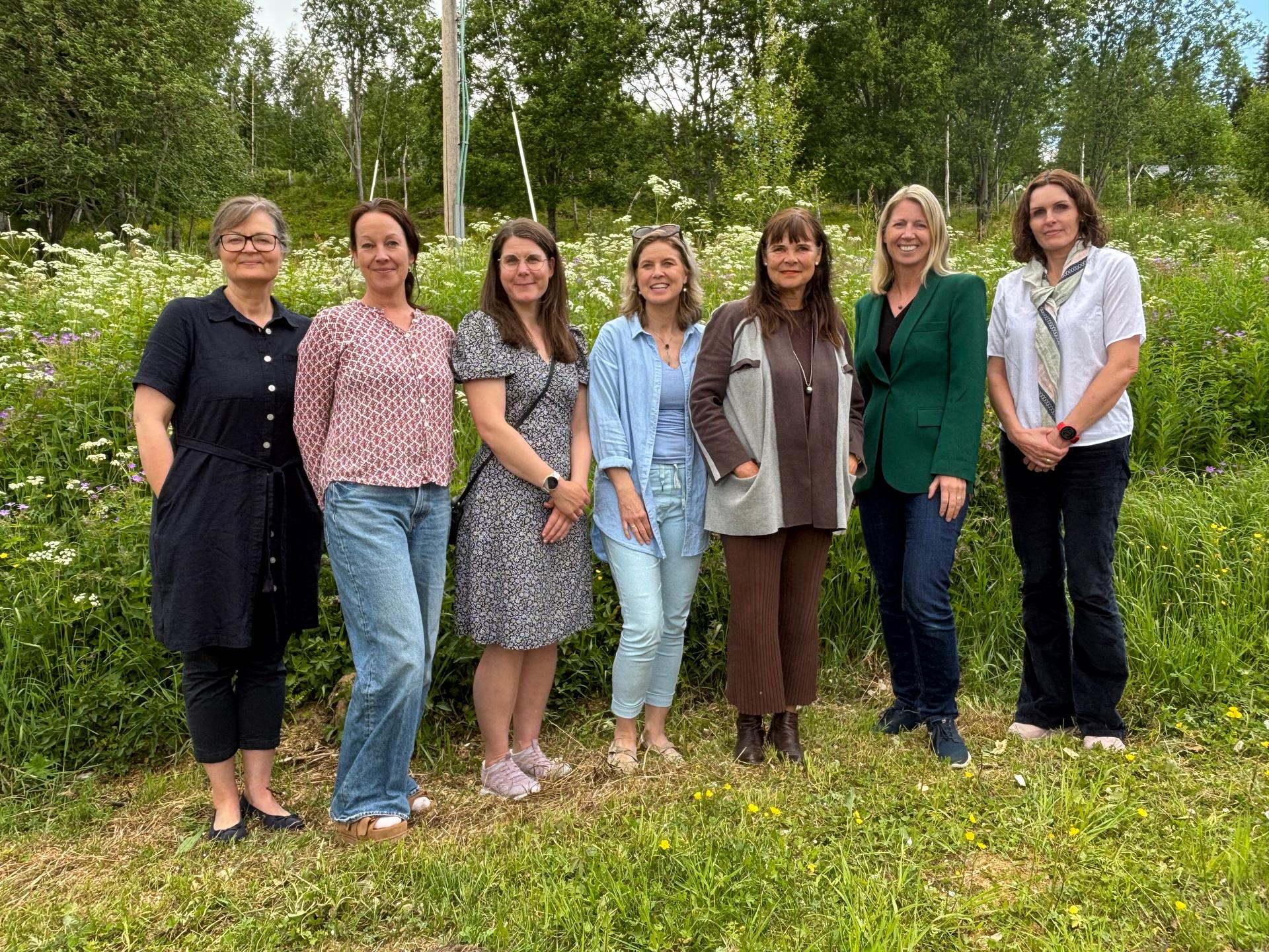 Alle poserer med barneombudet