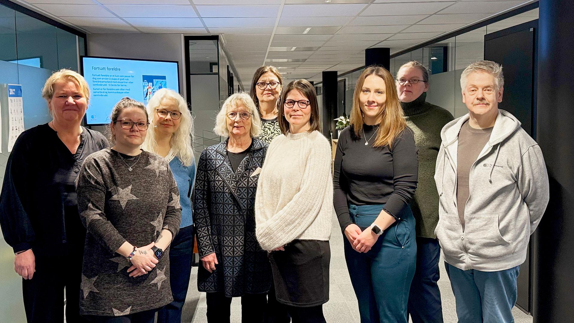 De ansatte har tverrfaglig bakgrunn og ulik livs- og arbeidserfaring. 