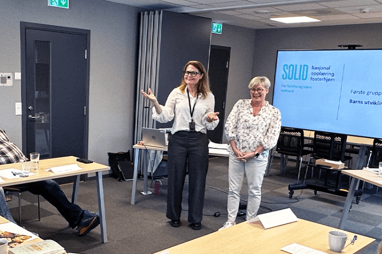 Rannveig Ohren og Inger Orderløkken fra fosterhjemstjenesten Region øst.